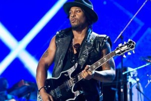 D'Angelo performs