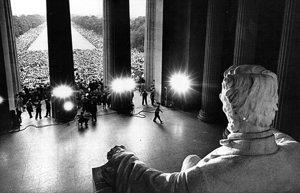 Chicago police move in The statue of Abraham Lincoln is illuminated during a civil rights rally, on August 28, 1963 in Washington, D.C.